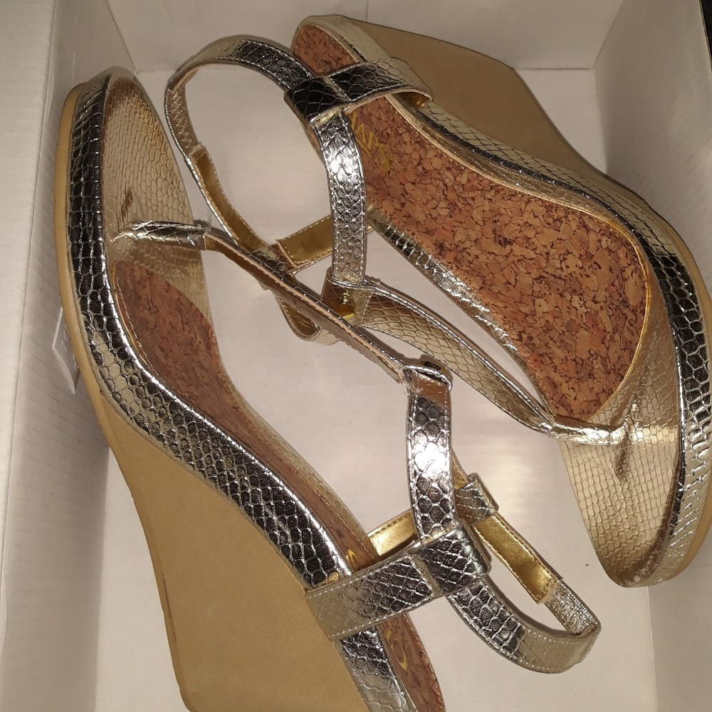 Gold wedges